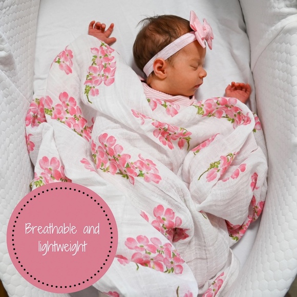 (NEW) Adorable Muslin Dogwood Swaddle - Picture 2 of 3